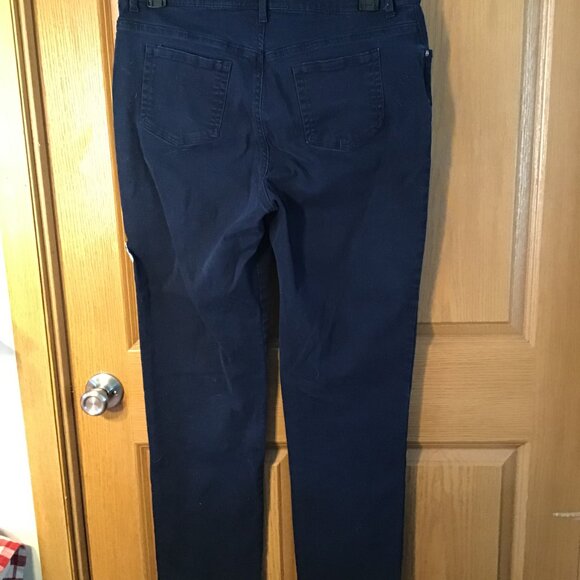 Gloria Vanderbilt Jeans - Picture 2 of 2